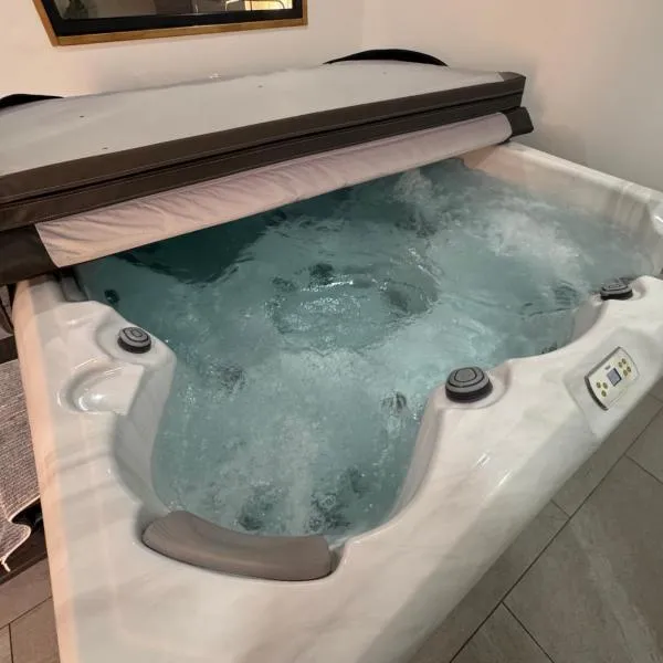 Instant Charnel Sauna et Jacuzzi Privatif, hotel en Istres