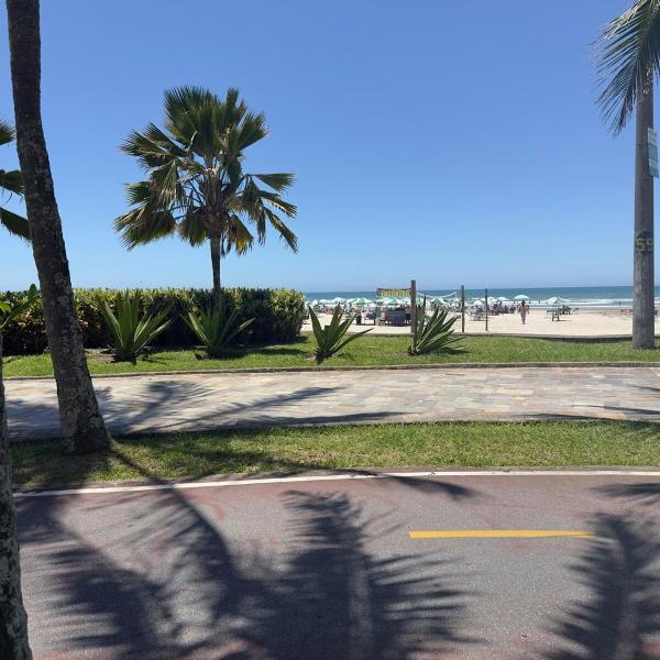 Casa Espaçosa em condomínio A 200m da Praia