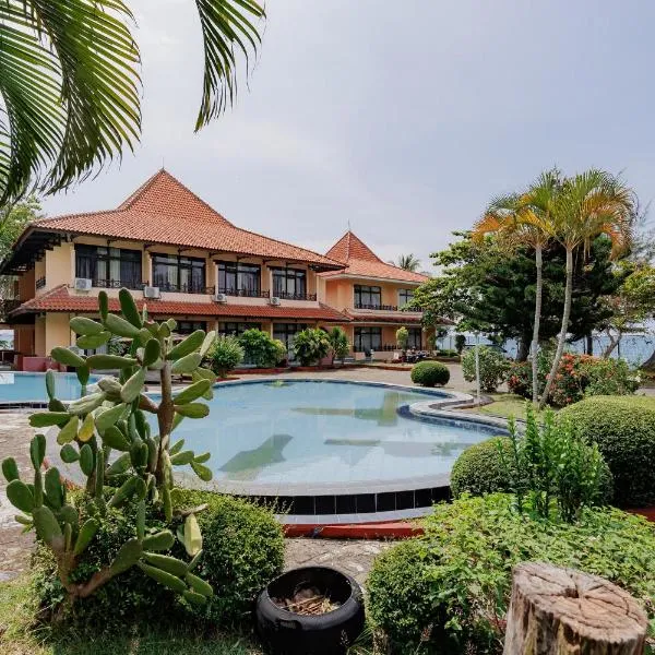 RedDoorz Plus near Tugu Mercusuar Anyer, hotel v destinácii Serang