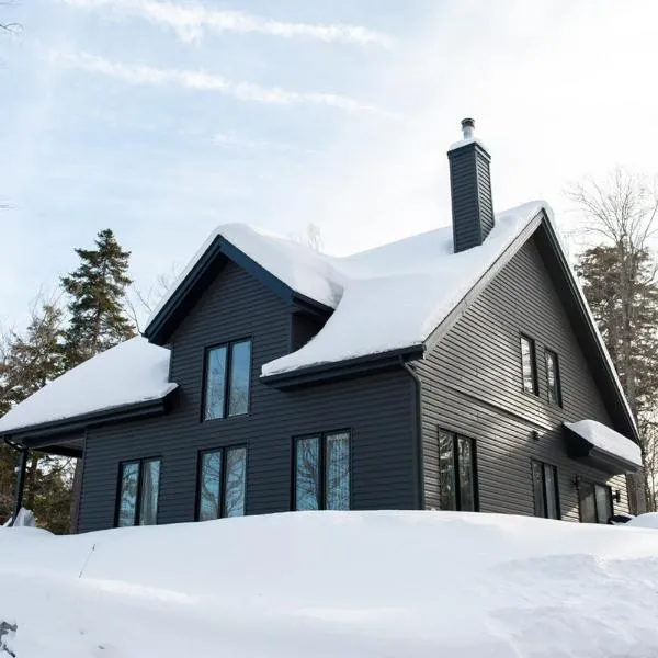 Cozy Cottage, The Getaway in Quebec, hotel in Brownsburg