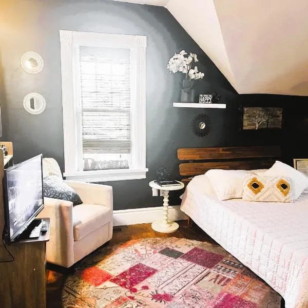 Dreamers Writing Farm, 3 Wooded Acres, Hepworth, hotel di Sauble Beach