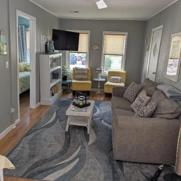 Experience South Haven - Little Yellow Cottage, Hotel in South Haven