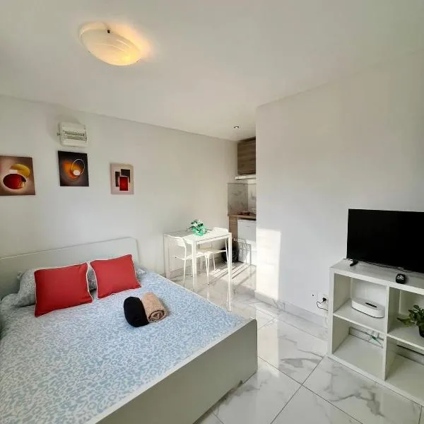 Chemin de fer, charmants appartements, Hotel in Gagny