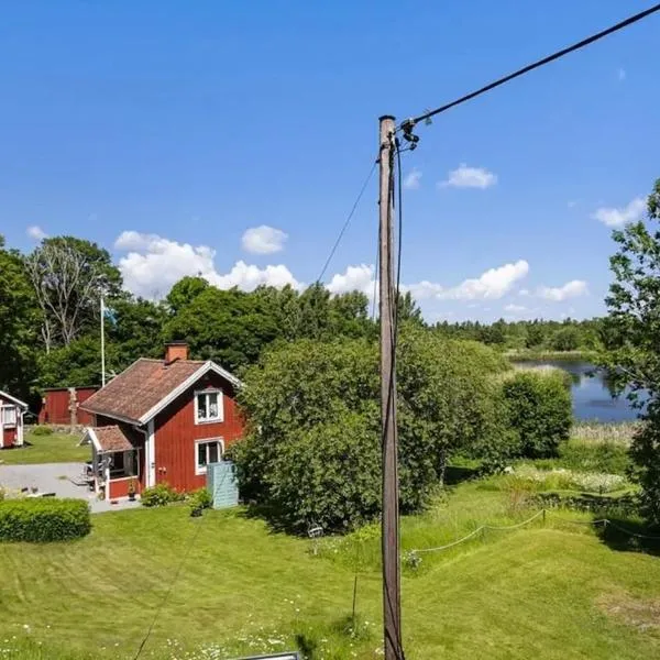 Cabin by Hjälmaren in Segersjö、Odensbackenのホテル