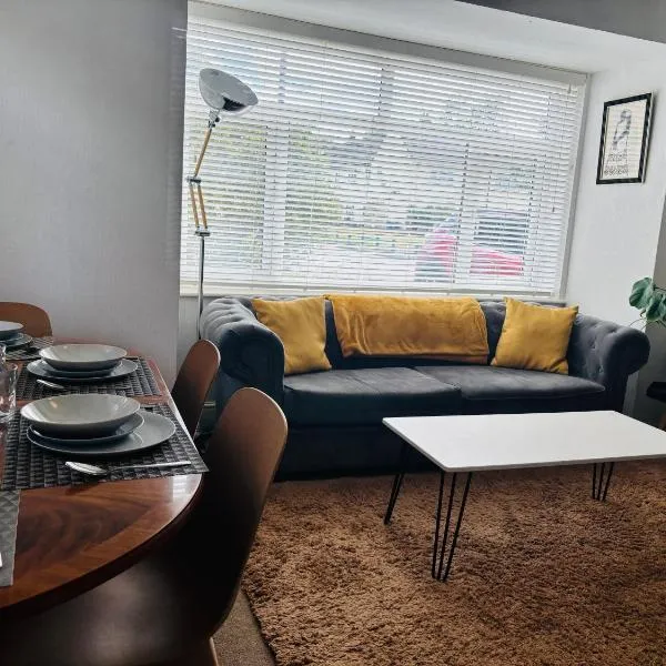 2 bedroom flat Free Parking Airport 10 Min, Hotel in Wythenshawe