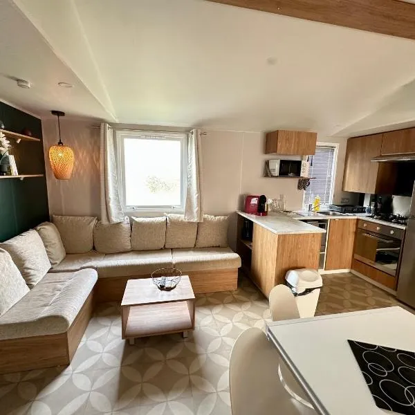 Bungalow 94 Wifi privée 6 pers Camping 4 étoiles Siblu le Lac des Rêves, hotel u gradu 'Lattes'