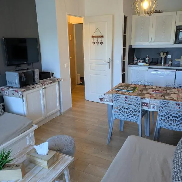 Apt cosy, lumineux,idéalement placé – hotel w mieście Valmeinier