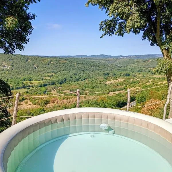 Appartman Casa Fermeglia with private jacuzzie and truffle hunting experience, Hotel in Roč