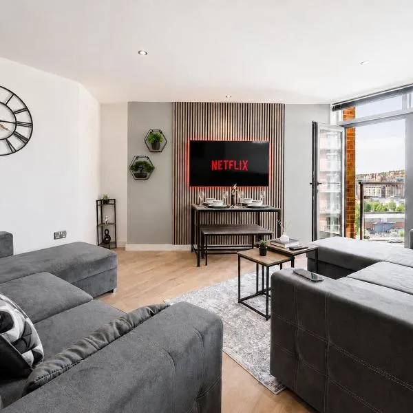 Modern city centre apt - balcony & sleeps 8: Leeds'te bir otel