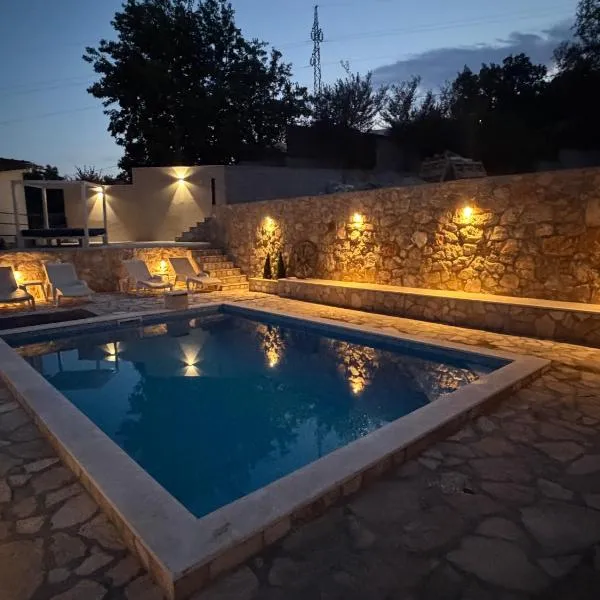 Villa Tunaj new Pool and BBQ, hotel u Baru