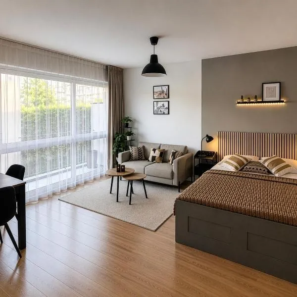 Stylish studio with balcony & parking in Metz: Metz'de bir otel