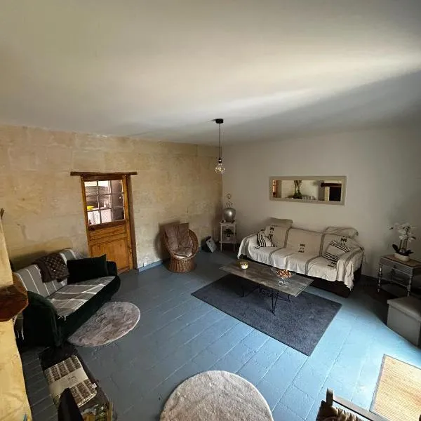 Appartement rez de jardin, hotel v destinaci La Chartre-sur-le-Loir