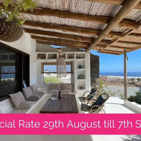 Full Relaxation - Private Villa - Sea View - Stunning Garden - 2 Terraces - 2 Bedrooms - Wifi - Parking - Washing Machine, hotel Güimében