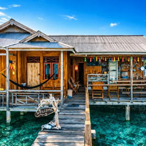 Nur Homestay, Mini Resto & Souvenir, hotel en Pulau Malenge