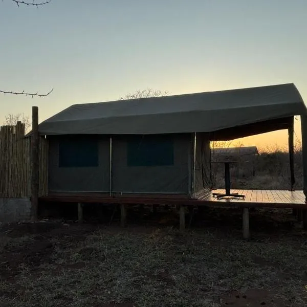 Inn Africa Safari Camp، فندق في Welverdiend