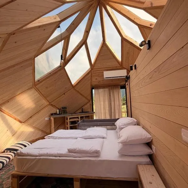 The Nest Komarnica - Handmade Mountain Domes, hotel v destinácii Komarnica