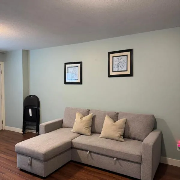 2 bedroom Suite with private entrance, hotel v destinácii Langley