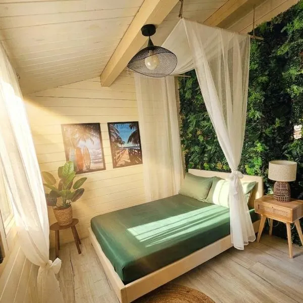 Chalet "BALI" avec sauna, terasse et jardin, Hotel in Massongy