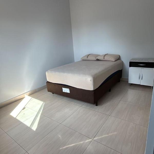 Apartamento mobiliado 2 quartos e garagem - Foto 2