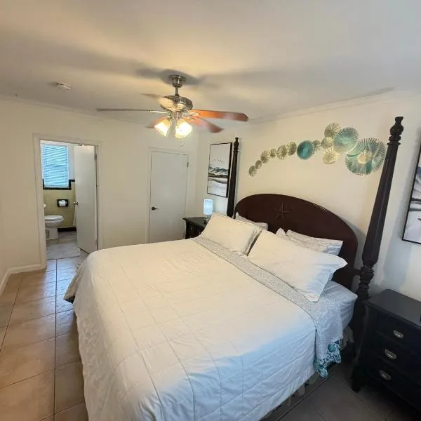 (A) Casa Azul. Minutes from the Beach & Mall, hotel v destinácii North Palm Beach