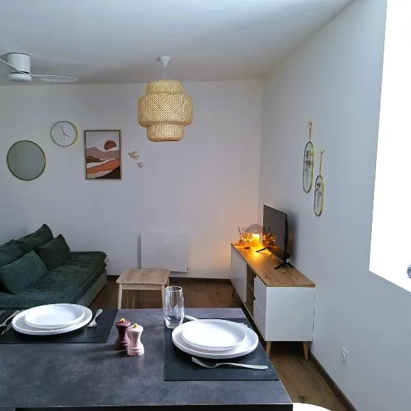Studio rénové au centre-ville, khách sạn ở Bagnères-de-Bigorre