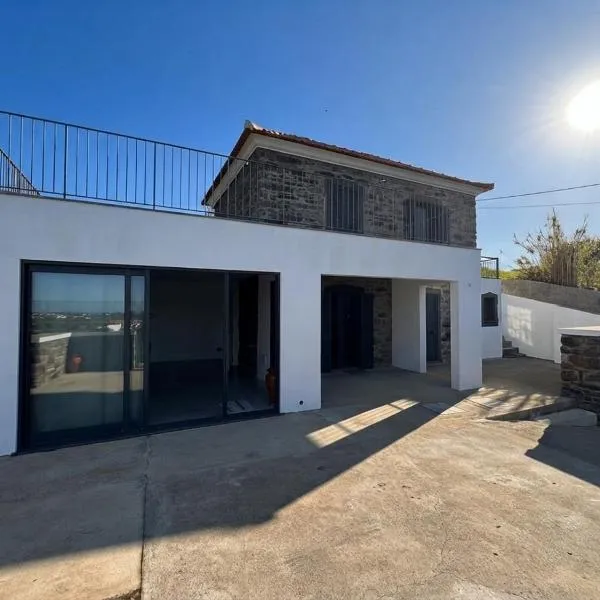 Casa do Avô Abel - Rustic Charm with Modern Touch, hotel di Ponta do Sol