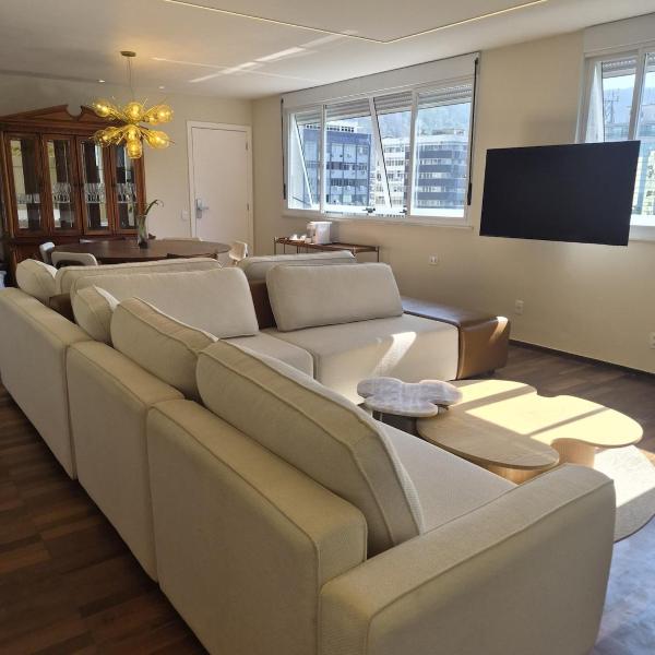 New Copacabana apartment, one block from the beach and Cristo view