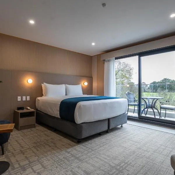 Serene suites, Hotel in Hamilton