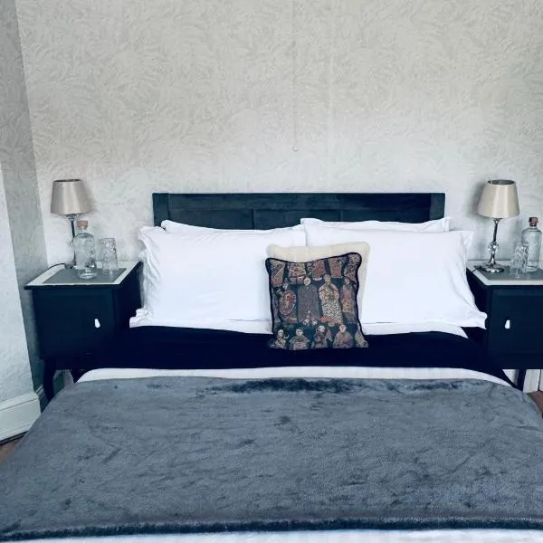Bright large double with sole use separate bath only no shower – hotel w mieście Bexhill