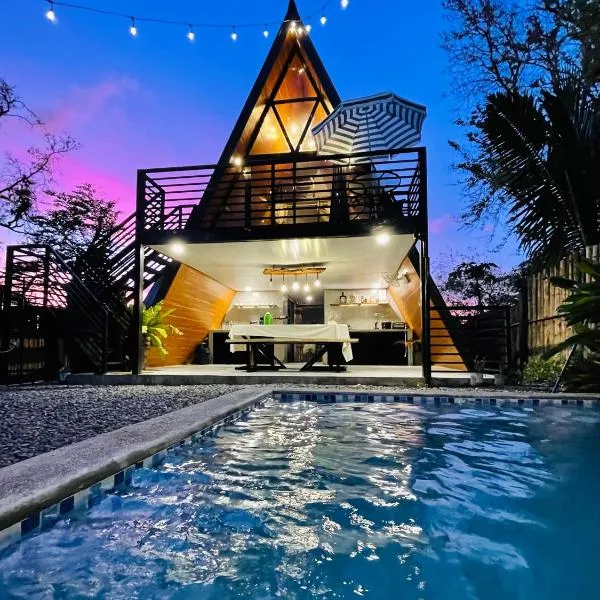 Patar Beach Villa with private pool Bolinao, hotel en Bolinao