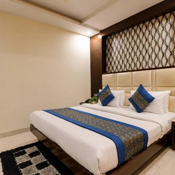 Hotel Super Maxx - BLK Hospital