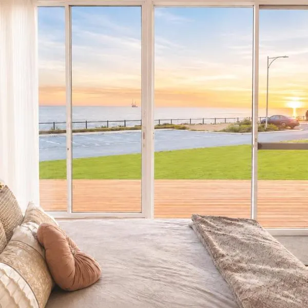 The Absolute Beach House -Luxury Oceanfront Escape, hotel em Jindalee