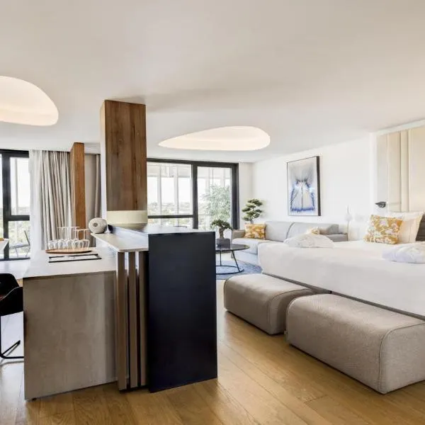 GOLDEN TULIP LYON OUEST TECHLID Hotel & Spa, hotel en Limonest