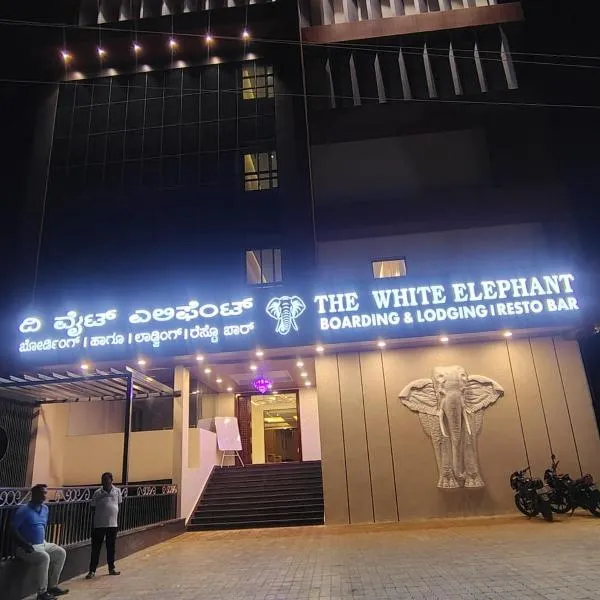 HOTEL The white elephant, hotel sa Bīdar