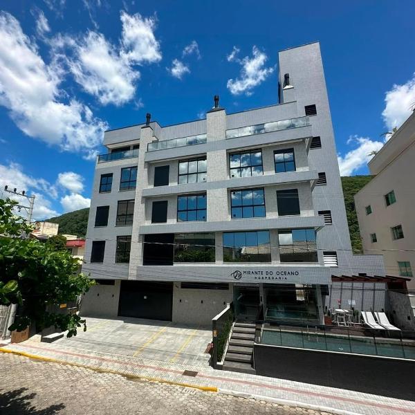 117 - Flats a 70m da praia de Bombas com lazer completo