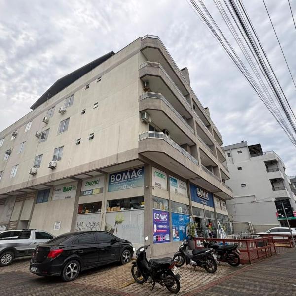 128 - Edifício a poucos passos da praia de bombas