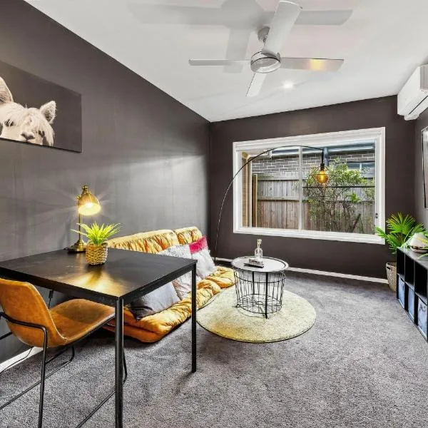 Tropical Ocean Vibe Retreat Fully Air-Con Home, ξενοδοχείο σε Strathpine