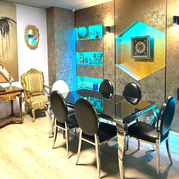 HOSTEL Pepper-Gold -STEP-FREE ENTRANCE -car- free Space-no nois-3 minutes from Port -BED ROOMS 8 GUEST 55 M2 AND 8 GUEST 65 M2, hotel a Alacant