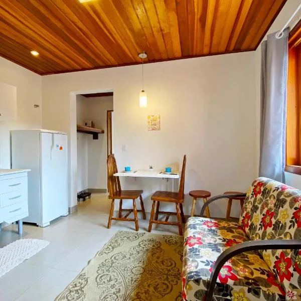 Apartamento 1 quarto com garagem e cozinha para famílias e casais, hotelli kohteessa Campos do Jordão
