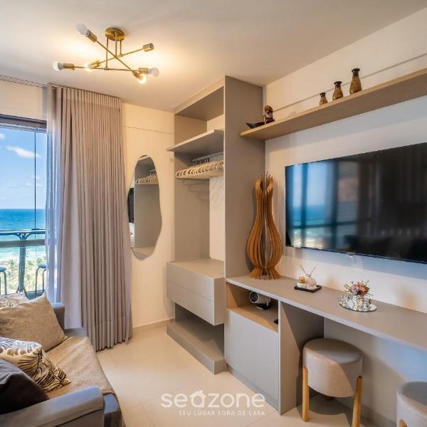 Apto em prédio c/ piscina e vista mar - RGF1211
