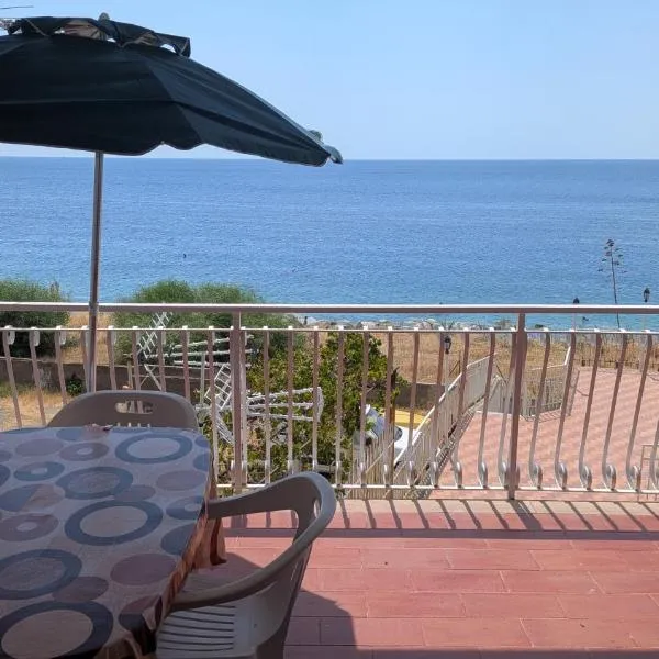 Corallo Blu Appartamento sul mare, Hotel in Riaci Capo