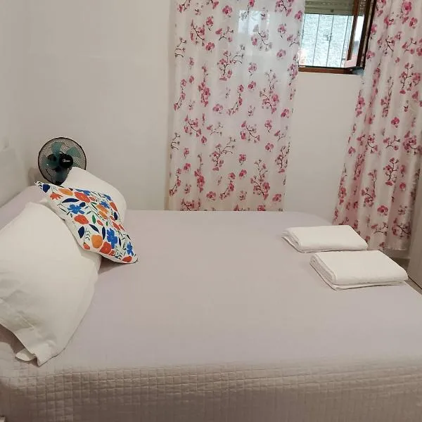 Lovely apartment near Como โรงแรมในCasnate con Bernate