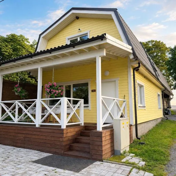 Rannatooma puhketalu, hotel a Ranna