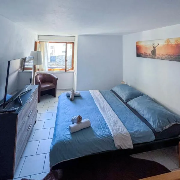 Private apartment with parking spot in the center, hotel a Flims