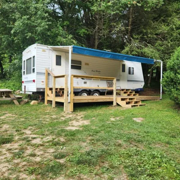 Dark Ridge HideOut – hotel w mieście Elk Park