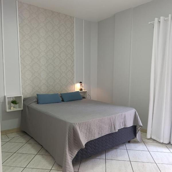 APTO 50M PRAIA- 4 PESSOAS, WIFI, SACADA, CHURRASQUEIRA, GARAGEM PARA VEICULOS PEQUENOS - Residencial Roveda - Foto 2