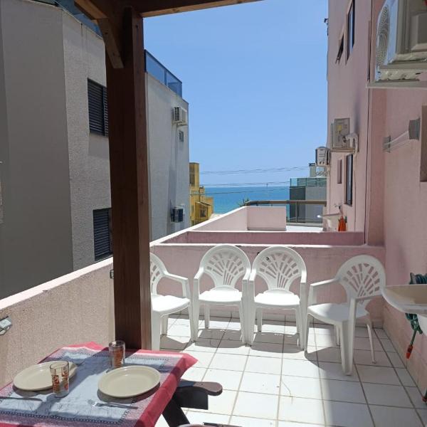 APTO 50M PRAIA- 4 PESSOAS, WIFI, SACADA, CHURRASQUEIRA, GARAGEM PARA VEICULOS PEQUENOS - Residencial Roveda - Foto 5