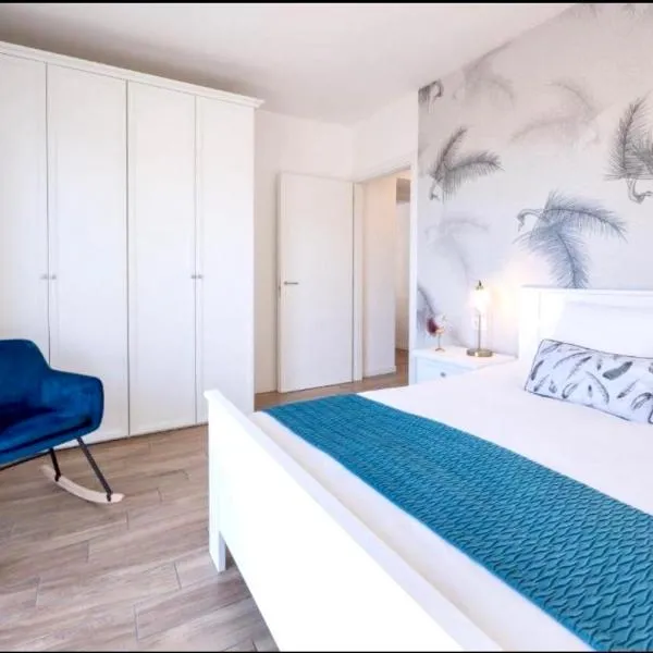 Lora luxury suite 4, free private parking, self check-in, air conditioner, hotel na Komou