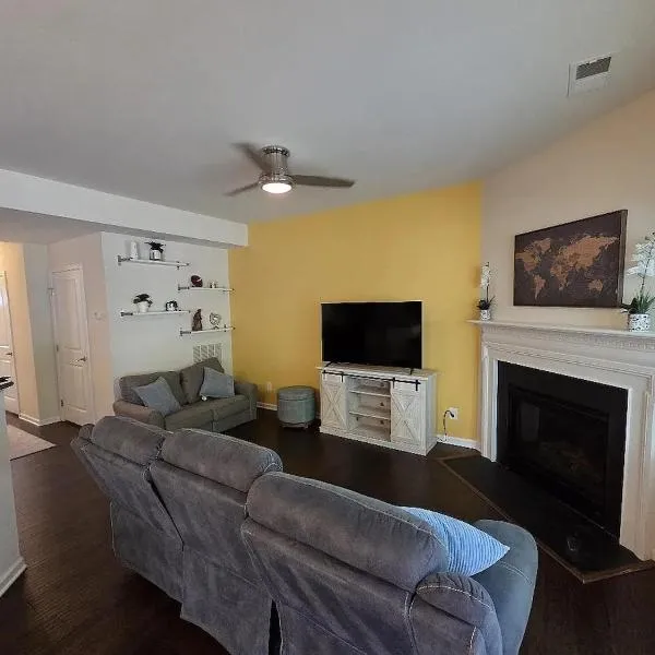 Gated House Near Charlotte Airport, hotel i Charlotte