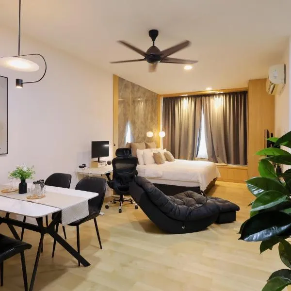 Riverine Diamond Condo - Kuching - Vacay Home, hótel í Kuching